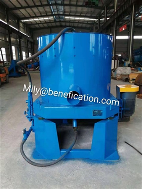 Viðskiptavinur Kóreu kemur til að heimsækja fyrir skiltasamning fyrir gullfjó...